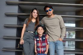 Mohd syafiq shamim bin abdul razak (24 jun 1992) atau lebih dikenali sebagai syafiq kyle. Syafiq Kyle On Twitter Get Ready For Finale Episode Suamikupalingsweet Jam 6 58ptg Di Tv3malaysia Lepas Ni Tade Dah Happy Family Niiiii Byeeee Https T Co Jnf4xunqxj