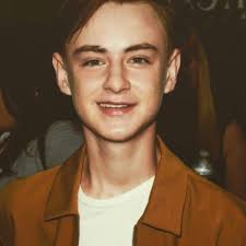 Follow me was entered as the official german contribution into the competition of the 16th moscow international film. Follow Me For More Pins Like This One Strangertumblr Actors It Movie Cast Young Actors