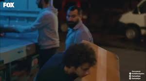 Bundan 7 yıl önce hayata gözlerini yuman usta tiyatrocu nejat uygur'un oğlu behzat uygur Behzat Uygur Un Oglu Nejat Uygur Ekranda Firtina Gibi Esiyor