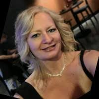 Gina Brewster's Instagram, Twitter & Facebook