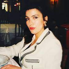 Fariba tehrani non ha riscosso un certo successo con i suoi compagni. Fariba Tehrani Photos Facebook