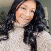 Jenna Hutchinson's Instagram, Twitter & Facebook