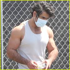 Kumail nanjiani previously auditioned for a role on agents of s.h.i.e.l.d. Kumail Nanjiani Shows Off His Bulging Biceps In These Hot New Photos Kumail Nanjiani Just Jared