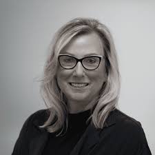 Marci Kearney's Instagram, Twitter & Facebook