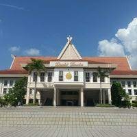 Beliau menerima pendidikan awal di sekolah kebangsaan kuala ketil pada tahun 1970 sehinga 1975 dan sekolah menengah baling pada tahun 1976 hingga 1982. Pejabat Setiausaha Kerajaan Negeri Kedah Wisma Darulaman
