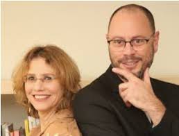 יפית לוי גרוש יקר שלי... רציתי שתדע🙏 היינו נשואים יחד 17 שנים... התחתנתי  איתך כשהייתי ילדה בת 20... והבאנו לעולם 5 ילדים👑 ישבנו על הרצפה כשלא היה  כסף לקנות סלון והתמודדנו עם