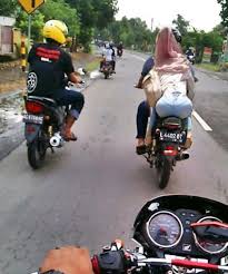 Story wa bikers cewek ninja 250 подробнее. Foto Orang Pacaran Naik Motor Ninja