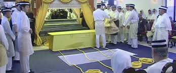 Istıadat pemakaman almarhumah yam ence' besar hajah khalsom bıntı abdullah, bonda dymm sultan johor. Sultan Ahmad Shah Mangkat Page 12 Carigold Forum