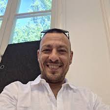 מחפשת מישהי שמתעסקת עם דיקור סיני..