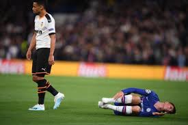They compared eden hazard with kagawa ! Chelsea Fans Rain Abuse On Former Arsenal Midfielder Coquelin For Hurting Mount The Real Chelsea Fans