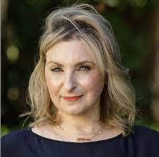 Linda Penson's Instagram, Twitter & Facebook