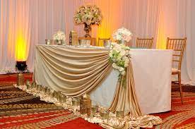 The Head Table Set For Ayanthi S And Asela S Wedding At Oak Room Cinnamon Grand Colombo Head Table Wedding Bridal Table Wedding Table
