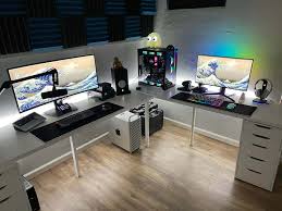 Despite a lot of advancements, 2016 graphics cards such as an nvidia gtx 1060 can still play popular game titles. Beefed Up Mac Pro And Modded Pc Crush It Work And Gaming Setups Cult Of Mac
