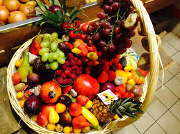 Corbeille De Fruits Une Idee De Cadeau Orignal Le Verger Saint Paul Paris 4eme Fruit Food Vegetables