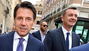 Rocco casalino è l'attuale portavoce e capo ufficio stampa del premier giuseppe conte. Rocco Casalino Guadagna Piu Del Premier Conte 169mila Euro Il Sole 24 Ore
