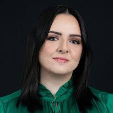 Laura Hyde's Instagram, Twitter & Facebook