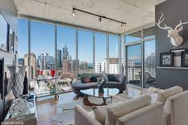 Enjoy Spectacular City And Lake Views From The Comfort Of Your Living Room At This 3 Bedroom Apartm City Apartment Decor Living Room Loft Apartment Living Room