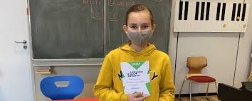 Merhaba arkadaşlar bugun sizlere polen emre hakkında bilgiler verdim umarım videomu beğenirsiniz abone olmayı unutmayın. Nina Zuszek Gewinnt Den Schulentscheid Im Vorlesewettbewerb Ekg Laatzen