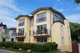 Die auswahl einer ferienwohnung auf usedom wird ihnen aufgrund der vielfalt an unterkünften sicher leicht fallen. Villa Dunen Vis A Vis Ahlbeck Usedom 3 Zimmer Ferienwohnung Wohnung 1 Ahlbeck Usedom Ostsee Reisen De