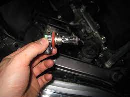 Toyota sienna headlight bulb change removal replacement. Toyota Sienna Headlight Bulbs Replacement Guide 007