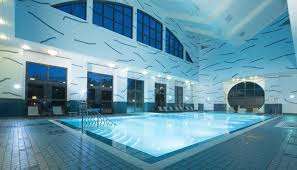 Disney S Hotel New York La Superbe Piscine Couverte