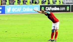 خاتم سليمان يثير قلق حاكم مباراة القمة صورة soccer field online sports