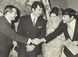 Dev Anand Sahab Congratulating Raj Sahab On The Occasion Of Randheer Babita Kapoor Wedding Ceremony Vintage Bollywood Randhir Kapoor Indian Movies