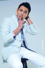 Tahniah kami ucapkan kepada pelakon shah iskandar dan juga isteri, siti sarah mohd noor yang telah selamat diijabkabulkan dengan sekali lafaz di dalam majlis yang cukup meriah di dewan ballroom, east coast, singapura. Shah Iskandar Posts Facebook