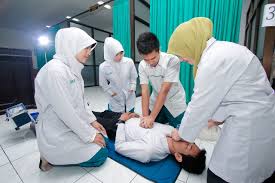 Persyarikatan Muhammadiyah - Alumni Keperawatan UMM Dikontrak oleh Jepang  MALANG, MUHAMMADIYAH.OR.ID ― Dewasa ini, fasilitas kesehatan menjadi salah  satu kebutuhan primer yang menjadi perhatian utama masyarakat. Tidak hanya  sekedar fasilitas yang tersedia,