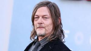 Wow 🤩 🥳fans Daryl Dixon Or Negan who is more handsome ❤️?