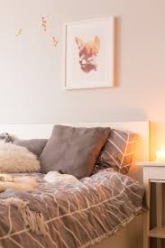 Ich machte es mir auf dem sofa gemütlich. 10 Tipps Wie Du Im Winter Ein Gemutliches Schlafzimmer Schaffst Wohnlichst
