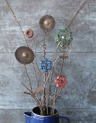 These colorful metal blooms are made by cutting recycled cans and discarded items, then artists design them into yard art and special products ready to decorate your home and lawn. Junk Metal Flower Bouquet Scrap Metal Art Metal Flowers Metal Garden Art
