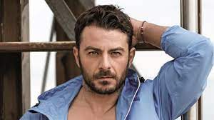 Τη μητέρα του ουρανία και τον μικρότερο αδελφό του χάρη. Giwrgos Aggelopoylos Exei Gene8lia Kai Kanei Ton Proswpiko Toy Apologismo