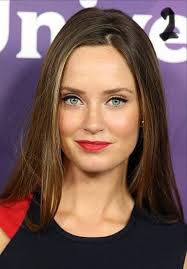 Do you know who she is? This woman in the picture is Jeanne Crain, she is a  same woman here, she is a actress, I loved her couple movies of Jeanne is