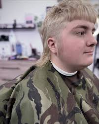 Repost of the mullet I did today, didn't quite look at all the photos I  took and decided I like these better. 😅 ( also yes I realize I did not dust