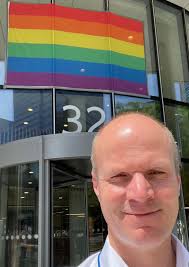 On this beautiful and very sunny Friday in Brussels, I just walked under  the big and colourful pride flag, which is hanging above the entrances of  our Allianz Benelux offices. This month