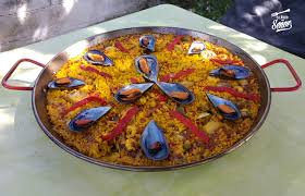 Preparación de la paella de mariscos normalmente la paella de mariscos se pega debido a la alta temperatura a la cual está expuesta, después de haber probado el nivel de cocción del arroz, sal, etc. Receta Paella Mixta Receta De Sergio