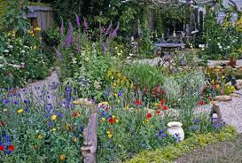 Wer seinen garten schön gestaltet hat, will ihn auch richtig genießen. Bauerngarten Gestalten Pflanzenauswahl Beete Wege Und Mehr