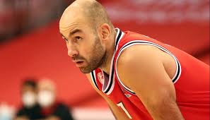 Ο βασιλησ σπανουλησ στο θρυλο. Olympiakos Basilhs Spanoylhs Feygei Apo Toys Peiraiwtes Sportdog Gr A8lhtika Nea Eidhseis Sport