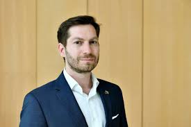 Novi minister, ki mu "ne manjka kmečke pameti"