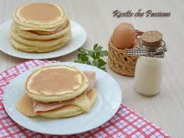 Quella dei pancake salati light, proteici ed integrali, è una ricetta che risolve in maniera deliziosa una colazione, un brunch o una cena veloce. Pancake Salati Soffici E Leggeri Ricette Che Passione