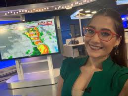 Bonito viernes! Estoy con los últimos detalles EN VIVO por Primera Hora  Univision 45. ⚠️ Ya el Servicio Nacional de Meteorología emitió una  vigilancia por inundaciones repentinas para nuestra zona. #Houston