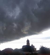 Resultado de imagem para nuvens escuras tempestade sobre igreja