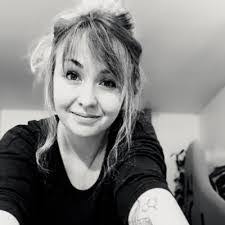 Leila Foulon's Instagram, Twitter & Facebook