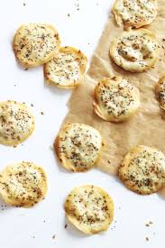Tuiles Aperitives Aux Graines De Sesame Et De Pavot Contes Et Delices En 2020 Recette Apero Facile Aperitif Biscuits Aperitifs