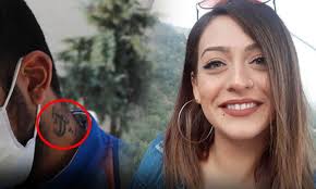 Dövmeye takım taraftarlığı ile ilgili anlam yükleyenlere karşılık mesut'un açıklamaları var. Sevgilisi Tarafindan Bogularak Oldurulen Universiteli Aleyna Cinayetinde Yeni Gelisme Boynunda Ki Dovme Ele Verdi Haber Haberler Son Dakika Haberler