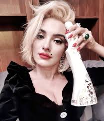 Ana morodan (instagram star) was born on the 19th of january, 1985. Ana Morodan Probleme DupÄƒ Moartea PÄƒrinÈ›ilor Am Fost La Psihiatru Medicul Mi A Spus CÄƒ Nu Va DispÄƒrea Dcnews