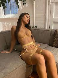 Leah Halton - Free pics, galleries & more at Babepedia