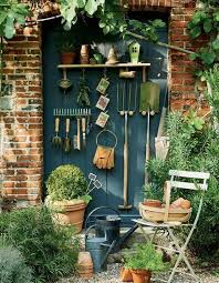 Retrouvez Tout Le Materiel Pour Entretenir Votre Jardin Sur Mon Magasin General Achat Balcony Garden Balcony In 2020 Potting Shed Garden Tools Hanging Garden