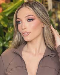 🟠 Burnt pinks and terracotta melting into soft brown smoke—sculpted just  enough, dewy where it counts. On the stunning Ella Portelli ✨A quiet kind  of glam that whispers, not shouts. #softglam #terracottatones #